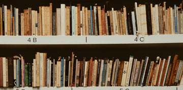 Library Shelves - Gül Işık - Pexels