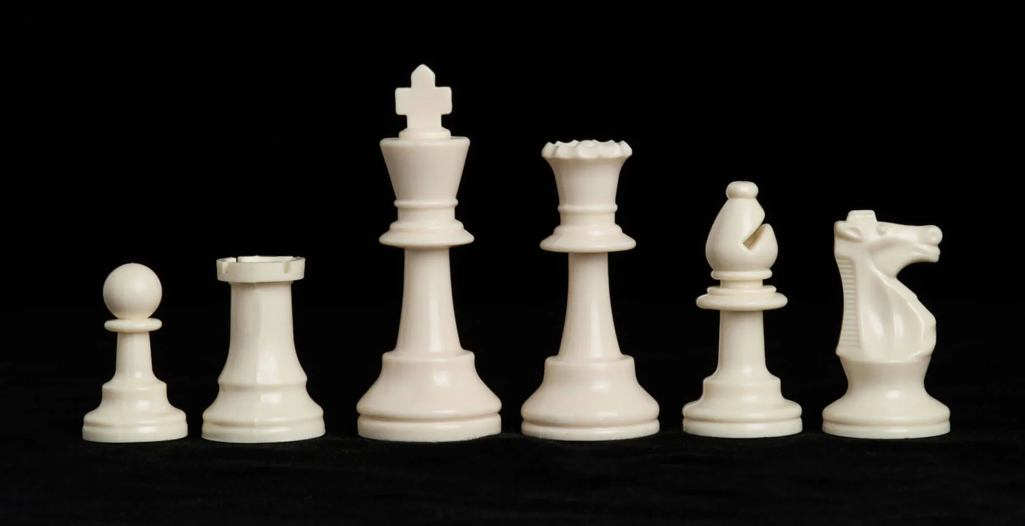 The House of Staunton Four Player Chess Set Combination - Single Weighted  Regulation Colored Chess Pieces, Four Player Vinyl Chess Board